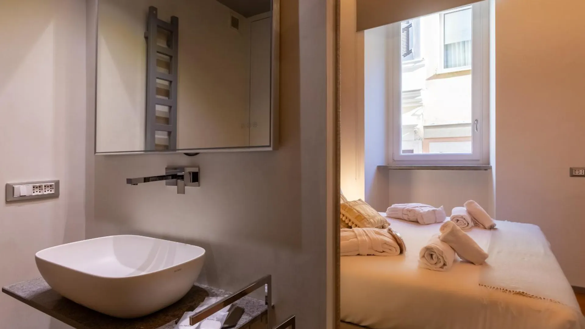 Fontana Di Trevi Roma Luxury Suite 0*,  Italia