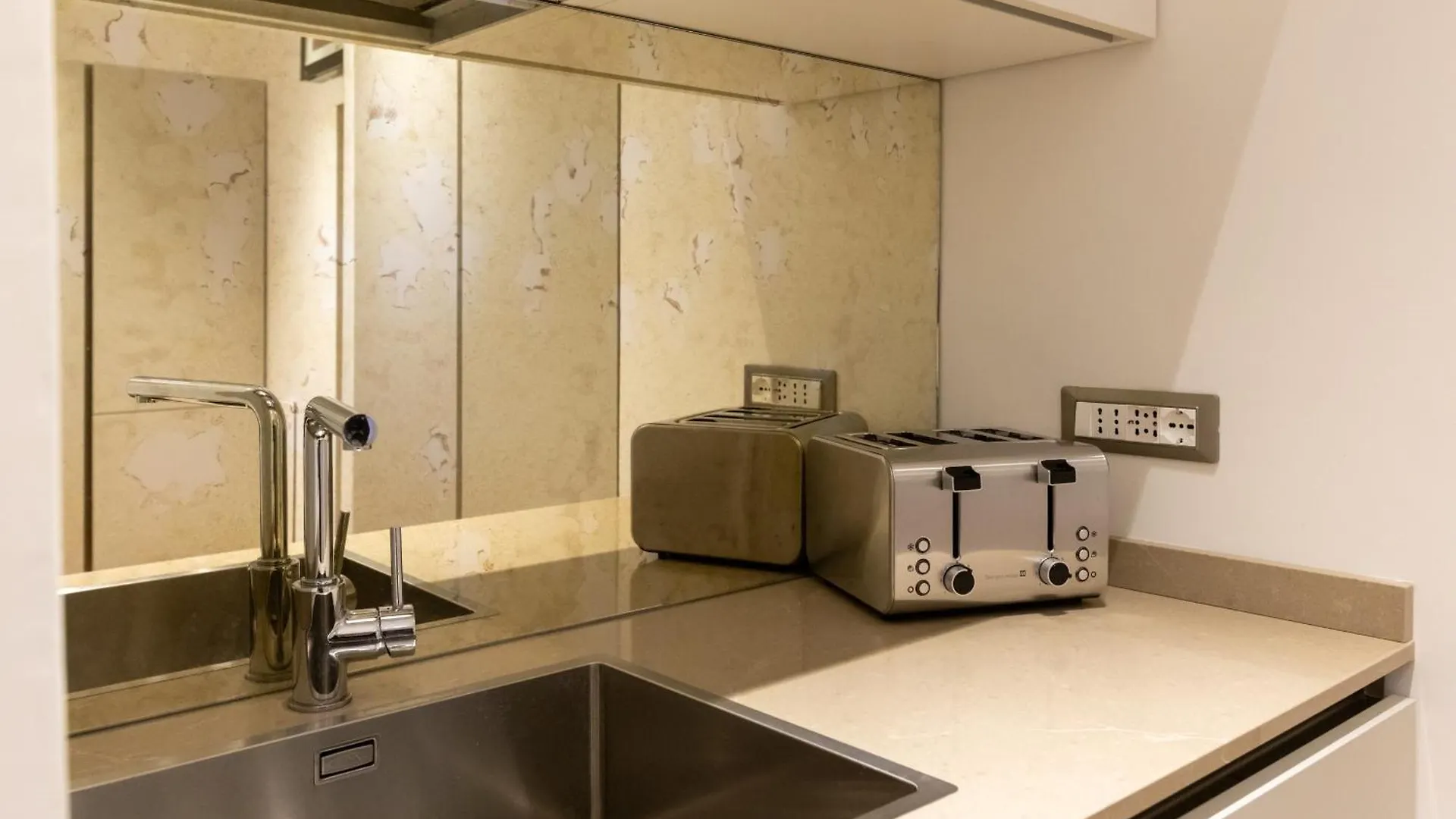 Fontana Di Trevi Roma Luxury Suite Affittacamere